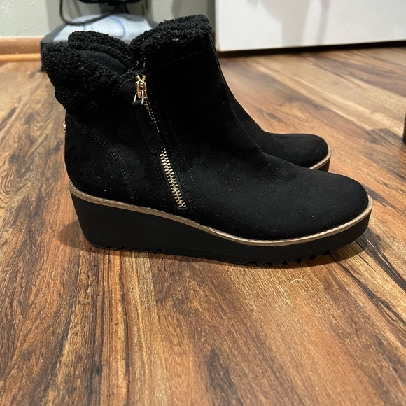Bandolino Black Ankle Wedge Booties - Picture 2 of 6